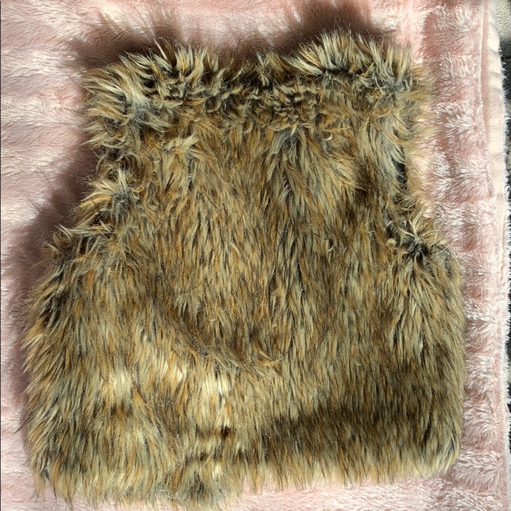 Children’s place fur vest - Picture 2 of 3